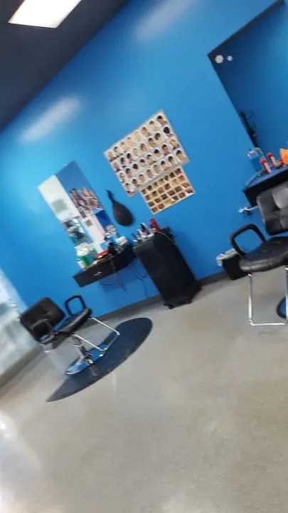 https://cdn.salonspotlight.com/photos/OAgd80G16DK8yymAlKGh/cef7e6aa-88ba-42ea-a73f-b39f0f4046b4_720x720