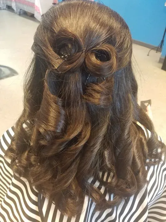 https://cdn.salonspotlight.com/photos/OAgd80G16DK8yymAlKGh/d2625ea9-2fa9-4098-a970-9d8b11d8f32a_720x720
