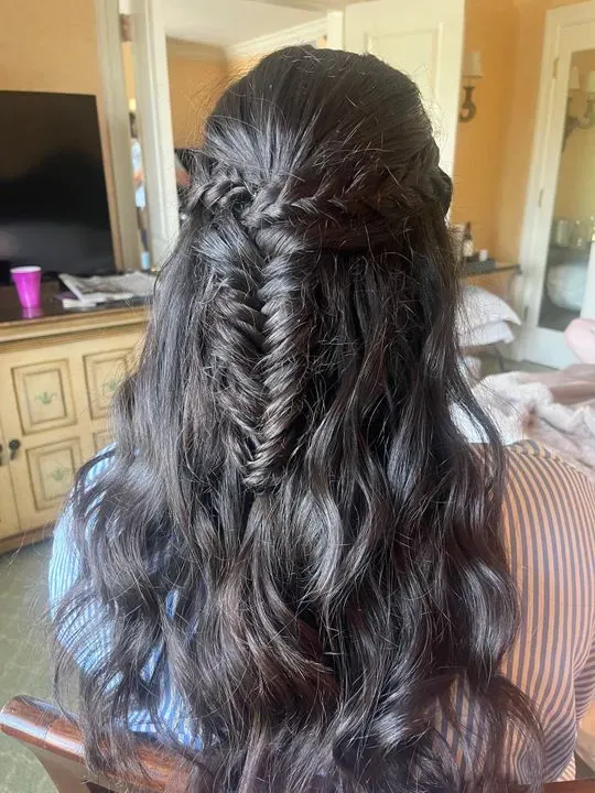 https://cdn.salonspotlight.com/photos/OAnwgyrAiCfejaE85bsZ/9836bf15-248f-4cb1-8742-3de78739133d_720x720