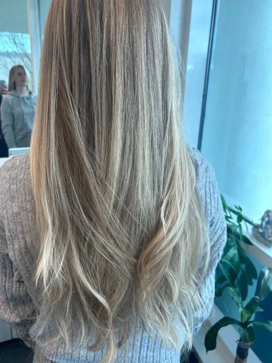 https://cdn.salonspotlight.com/photos/OAnwgyrAiCfejaE85bsZ/c5edfe69-fc84-40dc-9b8c-22280a969309_720x720