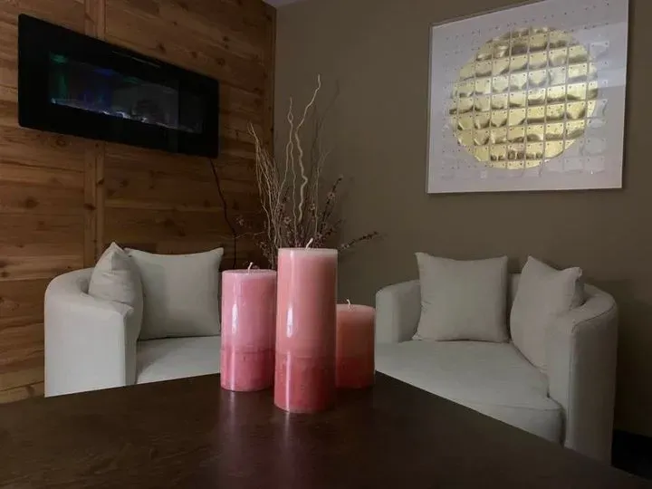 https://cdn.salonspotlight.com/photos/OCXyAZioQAgsVZW6Ggkt/43e3c4c7-b3d7-4a30-a2bd-becc25c38890_720x720