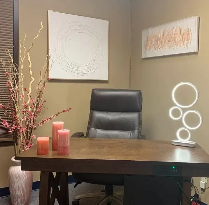 https://cdn.salonspotlight.com/photos/OCXyAZioQAgsVZW6Ggkt/76eda1ea-0cf7-4bf7-843e-023b2c480805_720x720