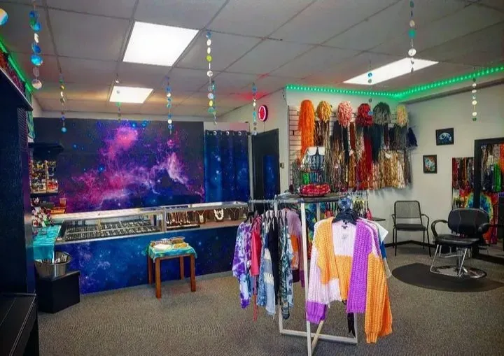 https://cdn.salonspotlight.com/photos/ODF0rUWXBxUiPaxxjEoP/77ac51c2-ee27-47d1-89a6-e57e794b34f0_720x720