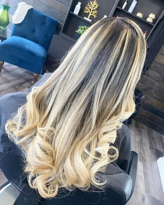 https://cdn.salonspotlight.com/photos/ODZ8kDTOFRVuR81C0q2m/919b10b6-cea8-44bb-8654-5eb89e936bf6_720x720