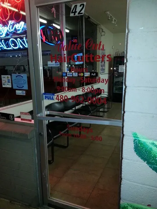 https://cdn.salonspotlight.com/photos/OFZzmHxBRQQQXJYCRKY1/765d9405-396e-4377-a8c8-b43b88d7cdb6_720x720