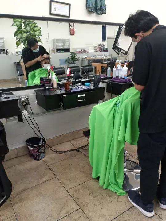 https://cdn.salonspotlight.com/photos/OFZzmHxBRQQQXJYCRKY1/a64d5b36-9332-4466-8ce9-ce71a0389cb6_720x720