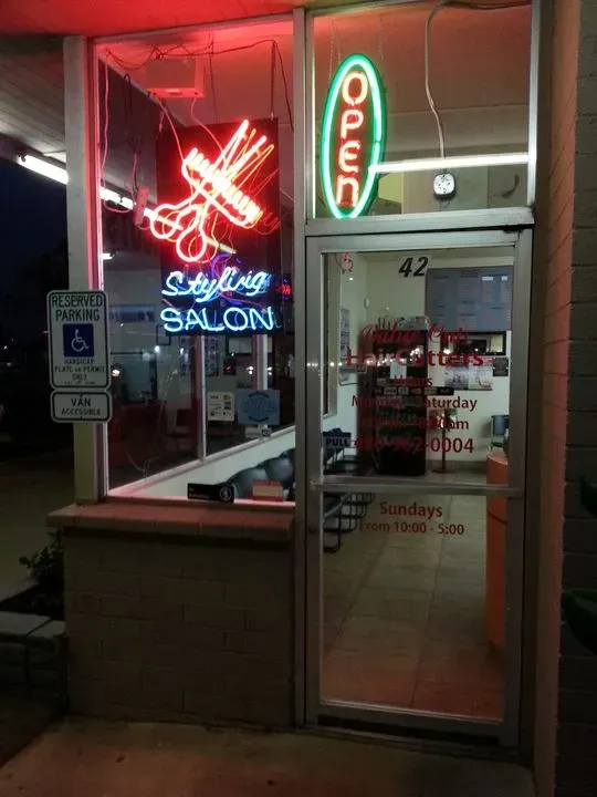 https://cdn.salonspotlight.com/photos/OFZzmHxBRQQQXJYCRKY1/b29d0b98-5ea6-45e8-8c78-5dbb8284d717_720x720