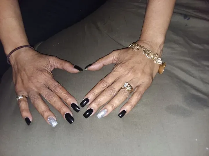 https://cdn.salonspotlight.com/photos/OFi2w0O3wgJswXnT6Mc0/0be1c599-4d25-48a3-96c1-ded216d47b25_720x720