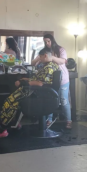 https://cdn.salonspotlight.com/photos/OGvUQggWGxQXlKbwC1kd/6fb6989d-d070-475e-b665-d8b53e7bbd78_720x720