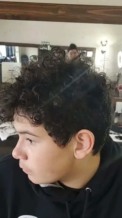 https://cdn.salonspotlight.com/photos/OGvUQggWGxQXlKbwC1kd/813ecbf7-1d2b-4625-89e4-41f346ae9864_720x720