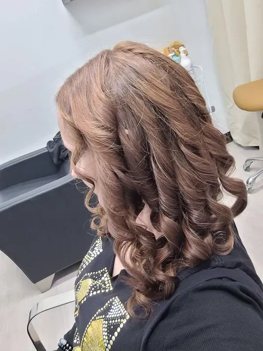 https://cdn.salonspotlight.com/photos/OGwp86HfvSWRsOcgWHhD/3542603c-b89e-4139-b451-c30370d9bd38_720x720