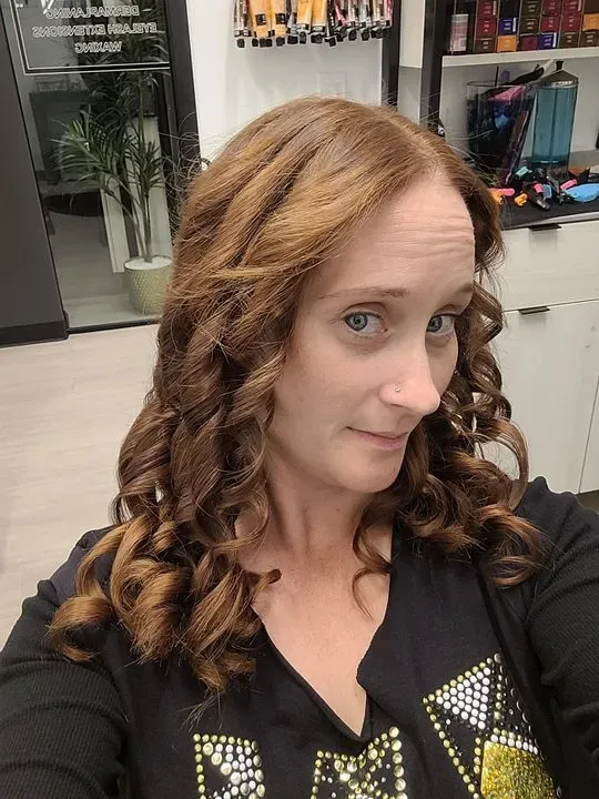 https://cdn.salonspotlight.com/photos/OGwp86HfvSWRsOcgWHhD/daf74308-06b1-40ff-809f-63c59d7fe32e_720x720