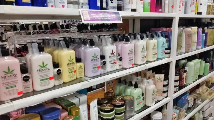 https://cdn.salonspotlight.com/photos/OI9LNtOq19bW2QpdyI9N/7d1feb4e-478a-409f-af60-f10f47c60732_720x720