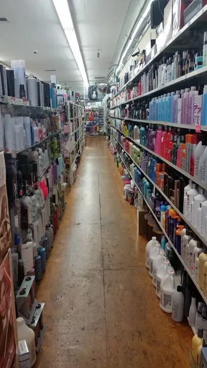 https://cdn.salonspotlight.com/photos/OI9LNtOq19bW2QpdyI9N/bf87e68d-877f-4fb6-9720-7fb5c6bfe845_720x720