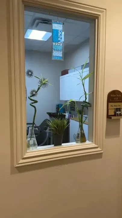https://cdn.salonspotlight.com/photos/OIJKF8KGpEermxR8ZPTG/098e75bb-3464-4ba0-99bc-badcda35bfe2_720x720