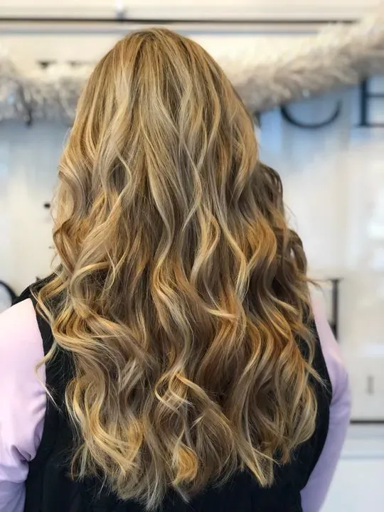https://cdn.salonspotlight.com/photos/OJiskn8rpwvHjkPGo7WQ/05503913-963d-419c-b01e-30f62176e76f_720x720