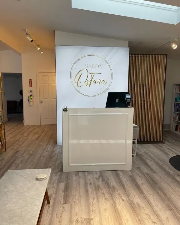 https://cdn.salonspotlight.com/photos/OJr3FKqGdvALq2SWT4Rj/cf2cfeab-2213-49c3-880e-f2ca42423817_720x720