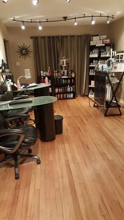 https://cdn.salonspotlight.com/photos/OLHbj669T7KINqerKH51/aeb57e17-7ebb-4b92-a7b3-b0437f60f486_720x720