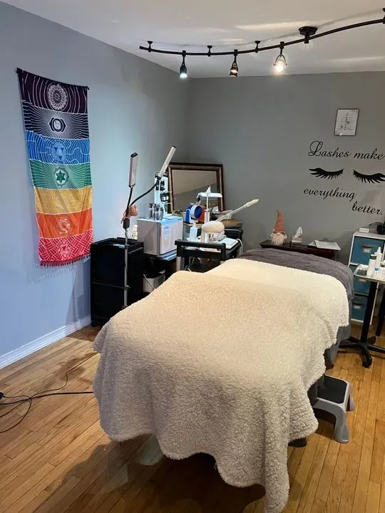 https://cdn.salonspotlight.com/photos/OLHbj669T7KINqerKH51/bf2736b8-a970-47ef-9dbe-9d84057f131c_720x720