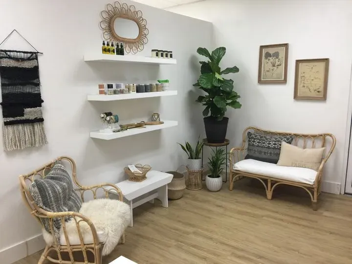 https://cdn.salonspotlight.com/photos/OLnBGI4RpY9kfGe3yqdg/3693528e-1edd-4287-9815-3b6fcce65c98_720x720