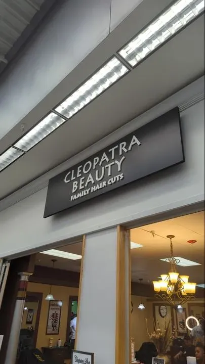 https://cdn.salonspotlight.com/photos/OM61cybs3wkV5qBbdOuJ/fe85eeeb-d0f9-474e-9b05-50e8cdcb8a01_720x720