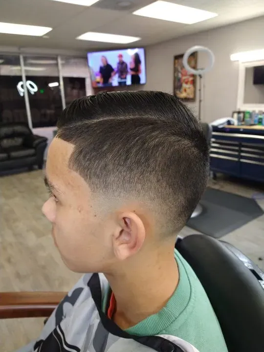 https://cdn.salonspotlight.com/photos/OMBixR5gaVXo5SOEznls/df5e1d7a-f18d-44db-909f-9ffce176c5bb_720x720