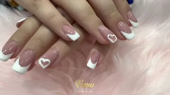 https://cdn.salonspotlight.com/photos/OPC7VBY4qD7H5nfHKBPA/eef6528f-4302-4ae7-87f1-bbefe675c6ff_720x720