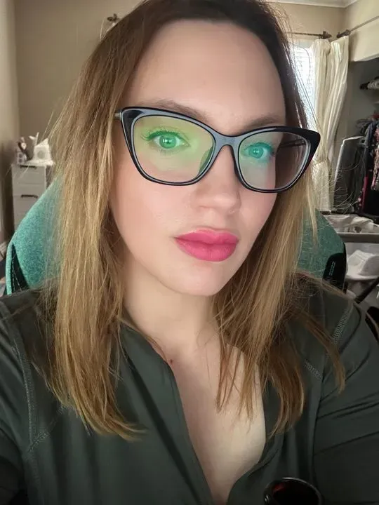 https://cdn.salonspotlight.com/photos/OPGk6jKsfxplwYkaoann/654f62f5-1c56-44bc-aad5-1c015aced458_720x720