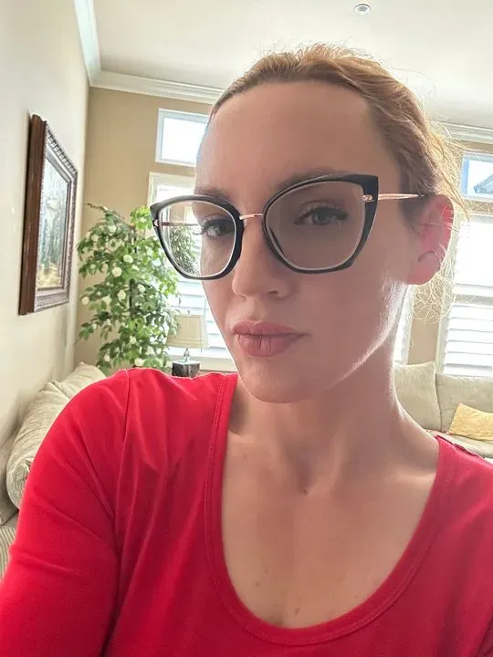 https://cdn.salonspotlight.com/photos/OPGk6jKsfxplwYkaoann/d54fc4f8-2f23-43dc-9eb3-dbcd3a504432_720x720