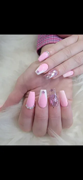 https://cdn.salonspotlight.com/photos/OPVVSkBUZKVSdk4TbTVf/ce522a27-4244-4402-90ec-c615191e19a0_720x720