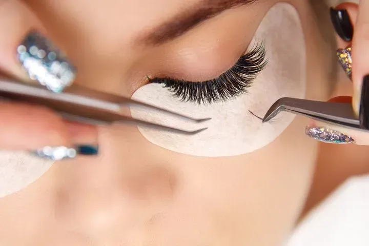 https://cdn.salonspotlight.com/photos/OPs5CUujtiSzFysdchlv/b104b1b8-436a-427c-8365-5423e7021cd5_720x720