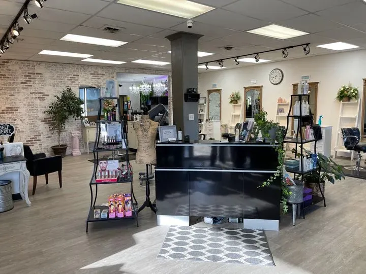 https://cdn.salonspotlight.com/photos/OR3NVKqVe8l0T7Ut3ppA/2bd8933f-509e-4c33-b9e2-dc246aef1647_720x720