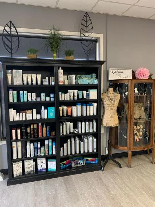 https://cdn.salonspotlight.com/photos/OR3NVKqVe8l0T7Ut3ppA/9b8094c6-f0a4-4781-92f0-0ba7c5aaac13_720x720