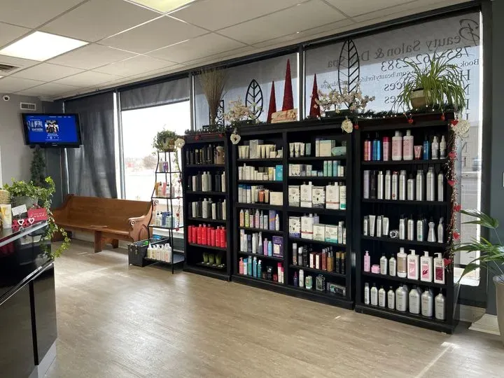 https://cdn.salonspotlight.com/photos/OR3NVKqVe8l0T7Ut3ppA/f25a8bee-5e59-42dc-bc79-ef5ef3a405eb_720x720