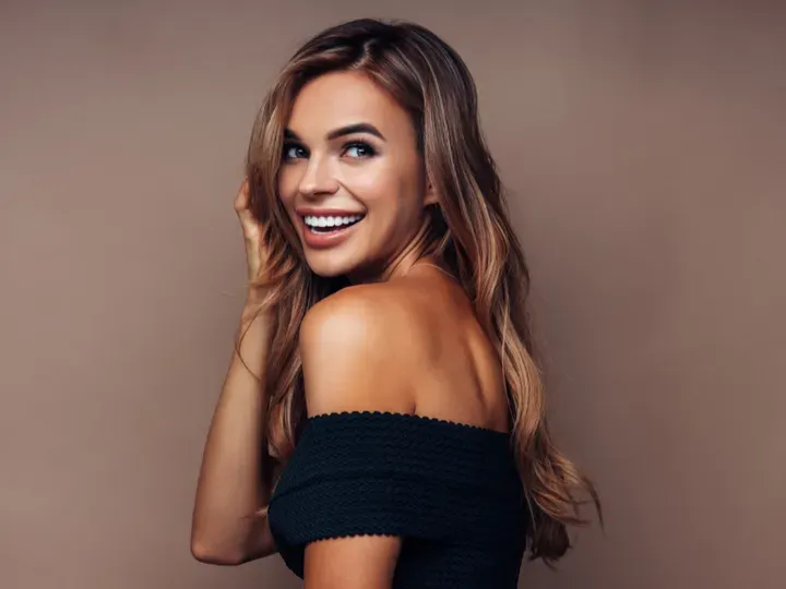 https://cdn.salonspotlight.com/photos/OSMtYd73n0S6NKG5ucA9/edcbcd47-793d-4b4d-81a9-d4ecea38830d_720x720