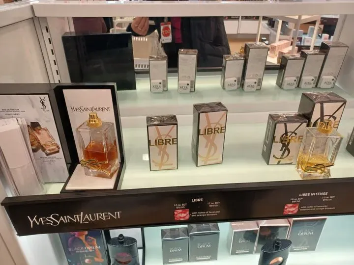 https://cdn.salonspotlight.com/photos/OUAsXEnZbnVLfUESEsct/677b9a9c-948b-4302-a727-b2c43d286705_720x720
