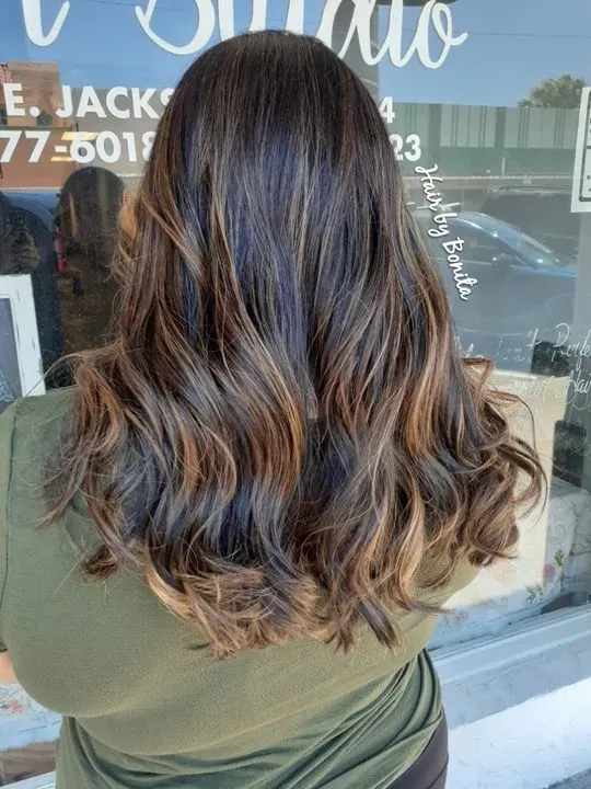 https://cdn.salonspotlight.com/photos/OVBzgAMlJVmIpLlIXDhQ/446346b4-9ccb-41b5-9fd9-d2b7c1737b58_720x720