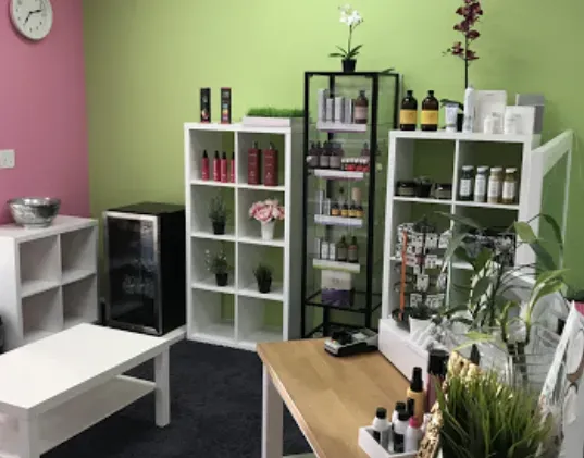 https://cdn.salonspotlight.com/photos/OVfUXASRa6IrOar5e6fr/a0a748bb-e195-49be-912f-70ac2de5f2b8_720x720