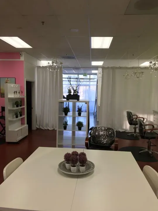 https://cdn.salonspotlight.com/photos/OVfUXASRa6IrOar5e6fr/b072b6ac-7043-48d6-8ed7-774871b12014_720x720