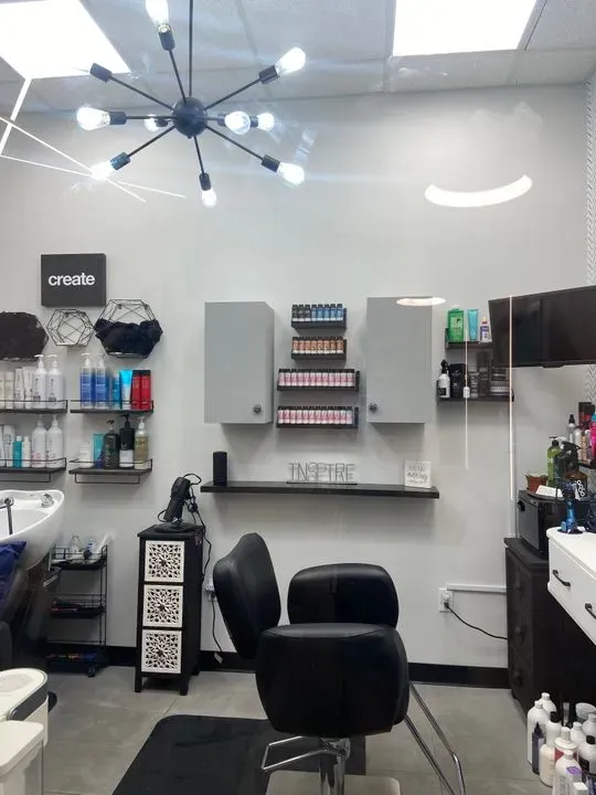 https://cdn.salonspotlight.com/photos/OWmsrhpFY4CGTqBlLtNw/58972234-3d26-4bca-965d-940d85b0ddfb_720x720