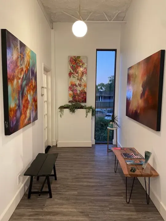 https://cdn.salonspotlight.com/photos/OXuJTh8yvIupI4jP5JAt/76751b27-0edd-4c92-8e64-f0a2e4d7c64b_720x720