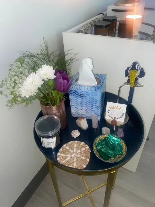 https://cdn.salonspotlight.com/photos/OYGrTl85jdd7GccY2kO9/07e986f3-187b-419c-817a-c275b65145ce_720x720