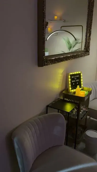 https://cdn.salonspotlight.com/photos/OYKsTHniLzTl5iEso5BA/a5e4faa7-4b34-4ac7-9d75-859c24a43bac_720x720