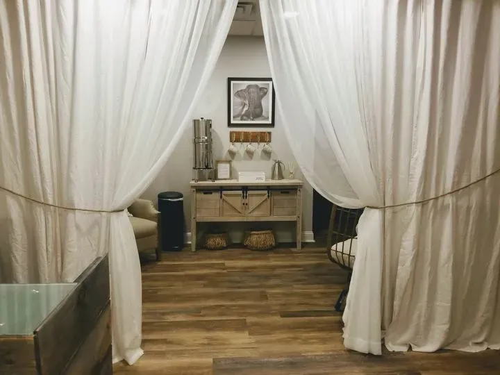 https://cdn.salonspotlight.com/photos/OYbtDzKpDCEsahXhWHzX/5c167674-56ac-4b7e-bf00-d9d5899220f3_720x720