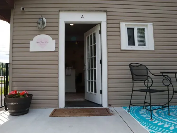 https://cdn.salonspotlight.com/photos/Oa4TbLvTZKUPkbgOmd8b/dd9020ed-d4a1-4491-a393-3ba49f8664de_720x720