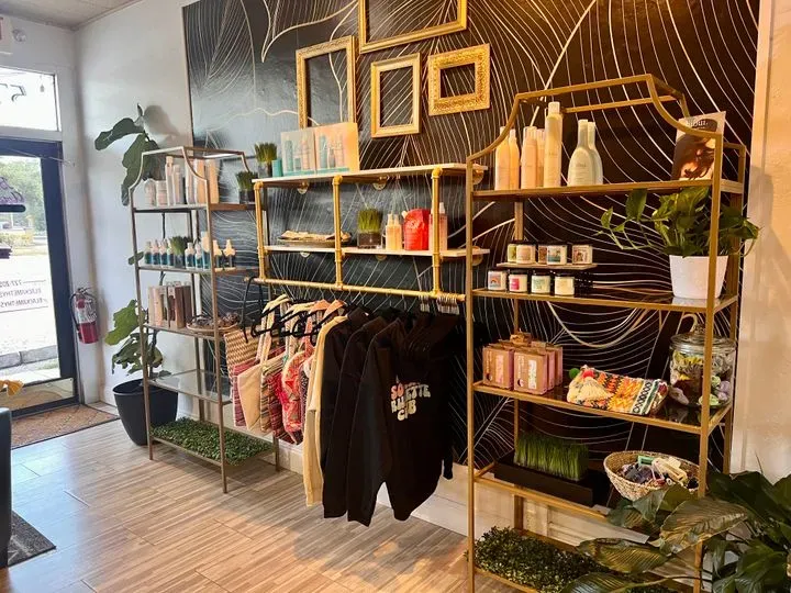 https://cdn.salonspotlight.com/photos/OaQI9UdhIDr1PSGp24xQ/f5969295-df50-4215-bf8c-f3b139a83b49_720x720
