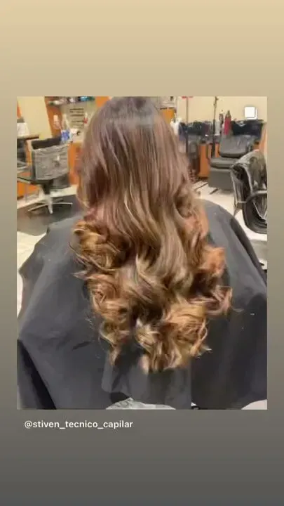https://cdn.salonspotlight.com/photos/OcnJgwZ8hcxNoWP99S1c/5085f696-653e-4f61-8ca2-01dc099beee7_720x720