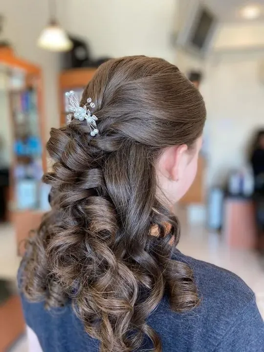 https://cdn.salonspotlight.com/photos/OcnJgwZ8hcxNoWP99S1c/dbc02ba6-d638-4f7d-a571-b853e743b9a5_720x720