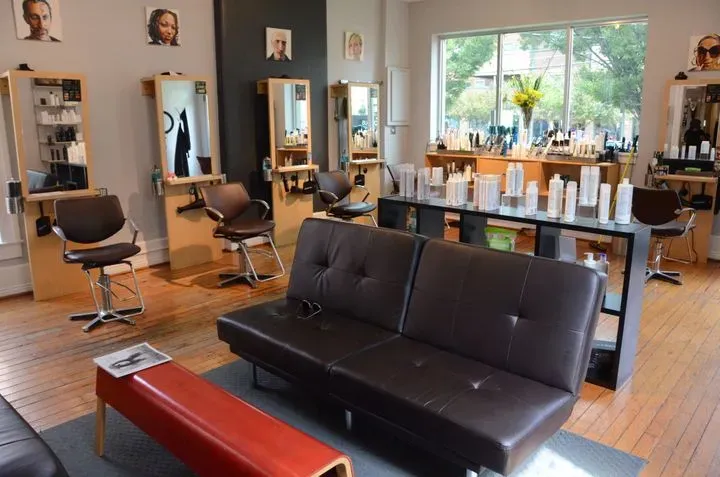 https://cdn.salonspotlight.com/photos/Od2spyaD5BZmEMrEs8Wt/b361de07-f157-4005-b9c9-525d9bc8d8e1_720x720
