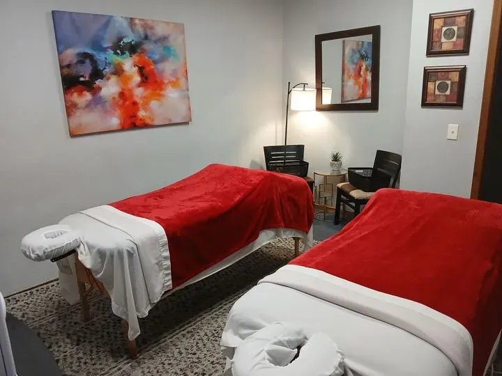 https://cdn.salonspotlight.com/photos/Odqm3rzyBdegGQSl2AuD/3b208ab3-50a4-4788-a73d-6ac5ff684d6c_720x720